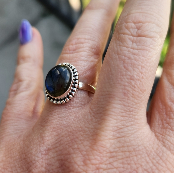 Handmade Sterling Silver 925 Oval Labradorite Ring Size 6.75 - Picture 3 of 8
